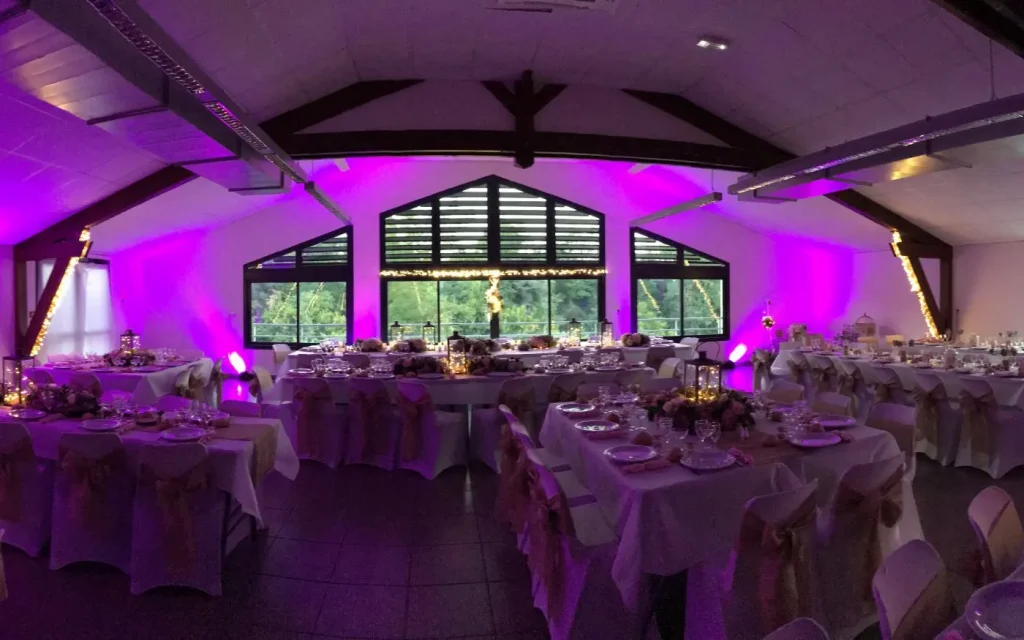 Salle de réception mise en lumière