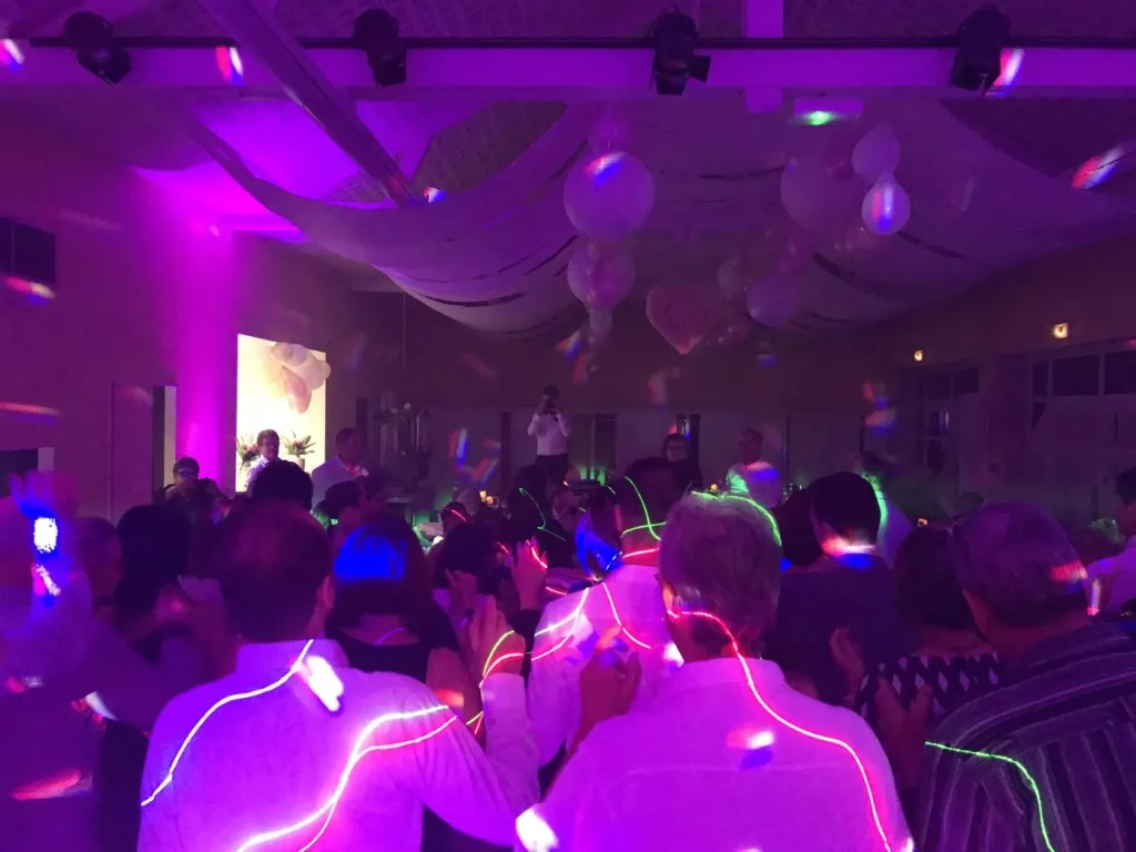 Piste de danse en pleine soirée