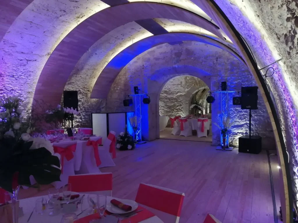 Décoration lumineuse d’une salle voûtée