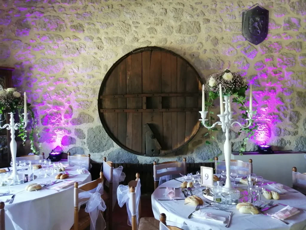Tables dressées et mise en lumière
